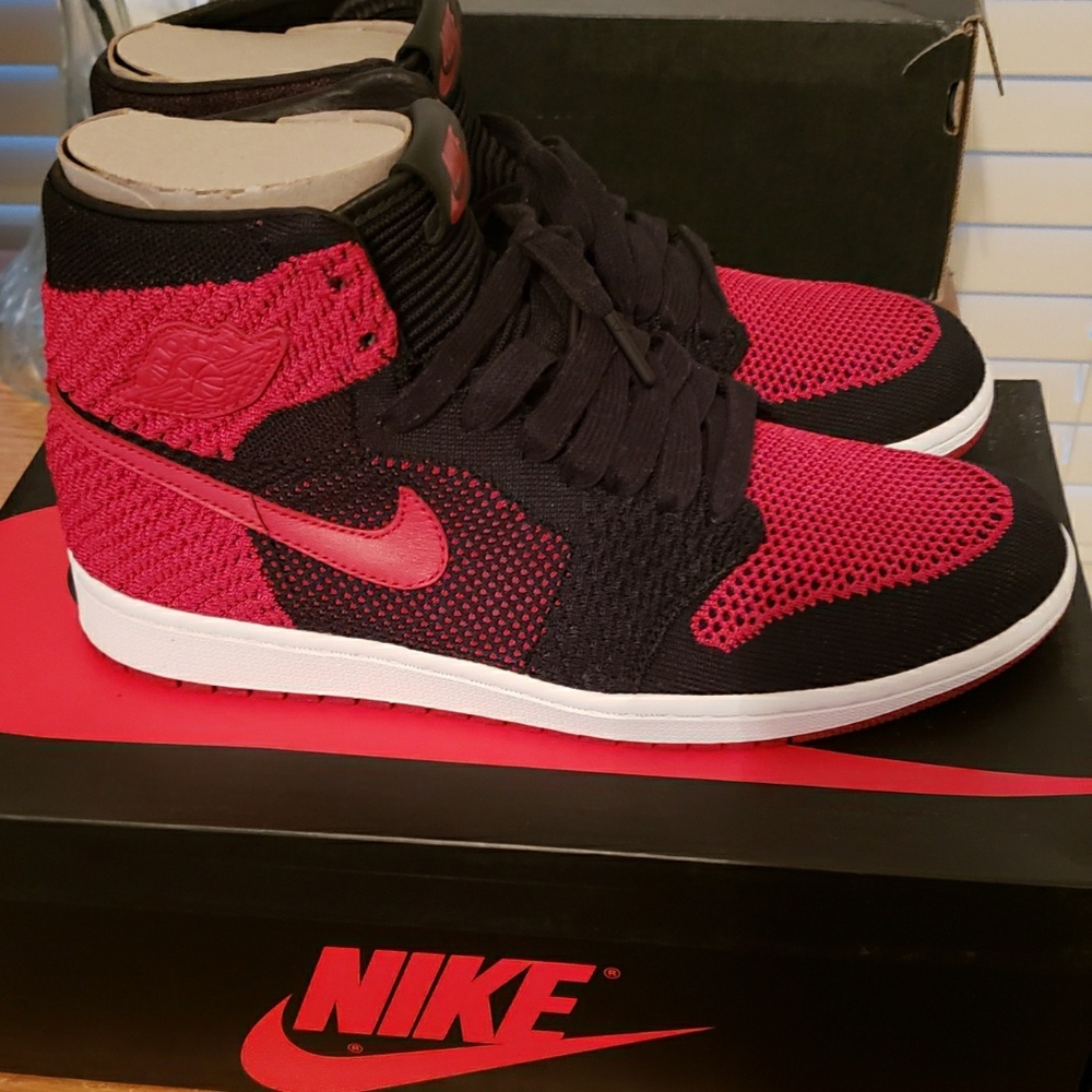 Air Jordan 1 Flyknit aka BRED